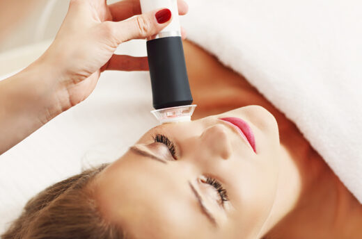 OxyGeneov3 Woman Laying down Receiving OxyGeneo Treatment